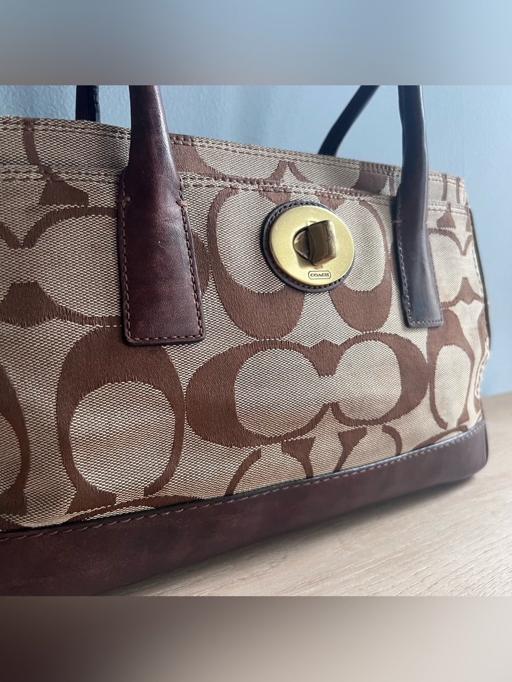 Coach Hamptons Signature Madeline Satchel - Picture 3 of 6